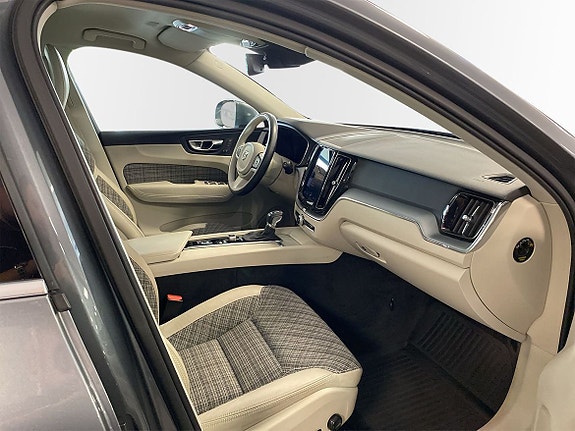 Volvo XC60 9 of 13