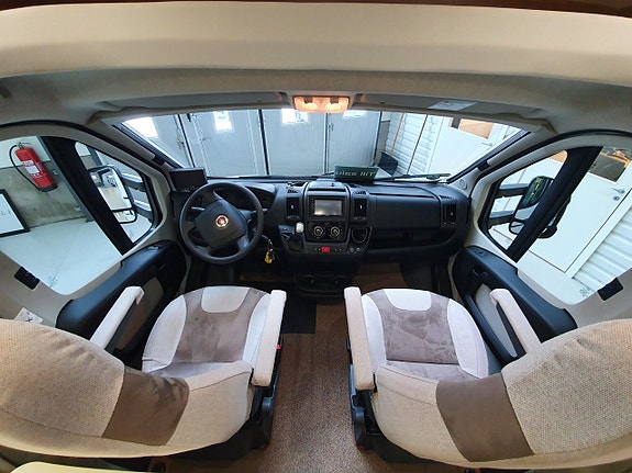Pilote P600 Essentiel  3500Kg  / Under 6meter 7 of 15
