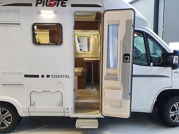 Pilote P600 Essentiel  3500Kg  / Under 6meter 5 of 15