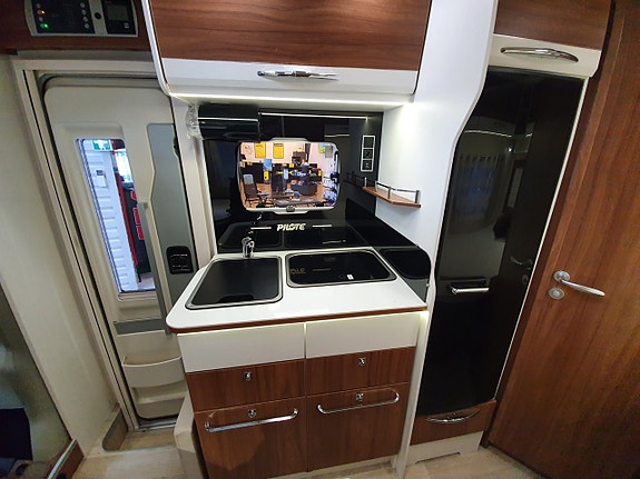 Pilote P600 Essentiel  3500Kg  / Under 6meter 11 of 15