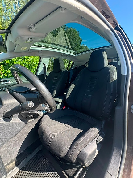 Peugeot 308 8 of 17