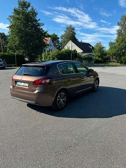 Peugeot 308 4 of 17