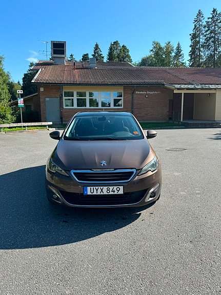 Peugeot 308 2 of 17