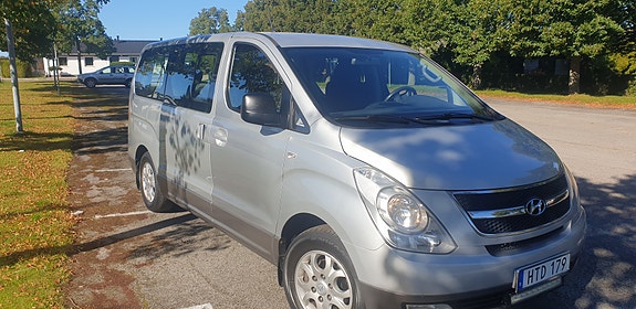 Hyundai H-1 2 of 11