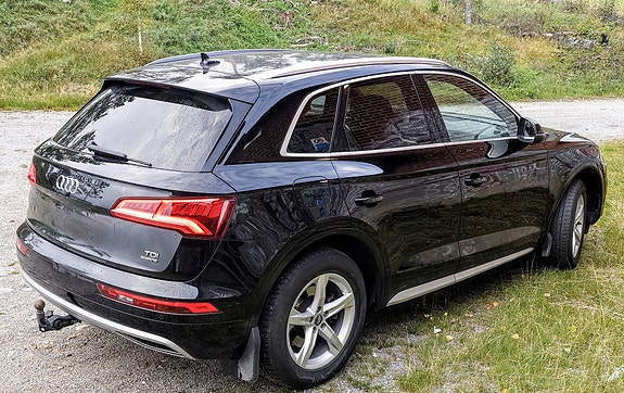 Audi Q5 2 of 4
