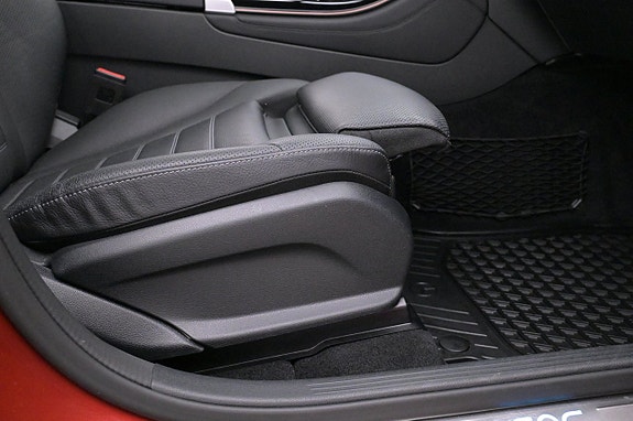 Mercedes-Benz EQC400 17 of 27