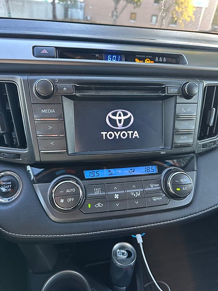 Toyota RAV4 11 of 12