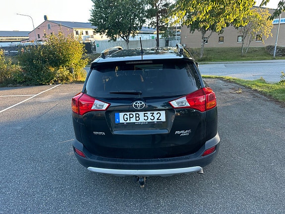 Toyota RAV4 6 of 12