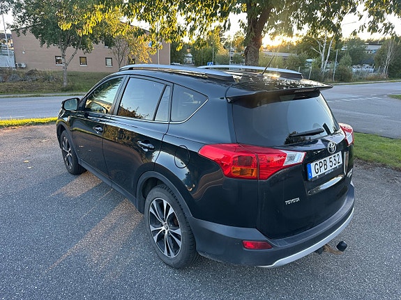 Toyota RAV4 9 of 12