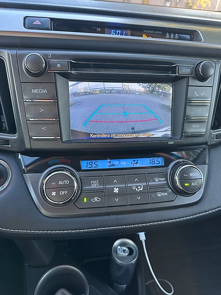 Toyota RAV4 12 of 12
