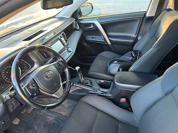 Toyota RAV4 10 of 12