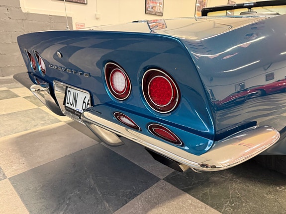 Chevrolet Corvette 23 of 30