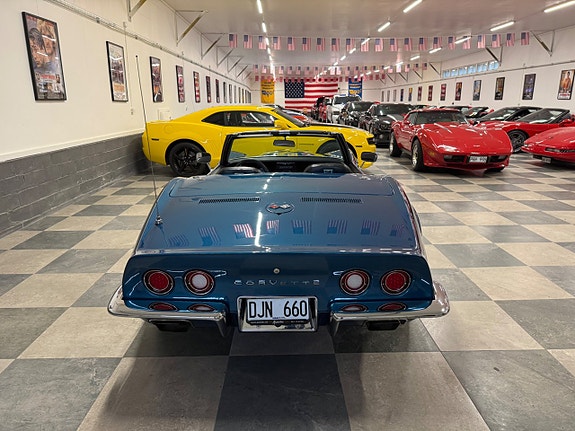 Chevrolet Corvette 13 of 30