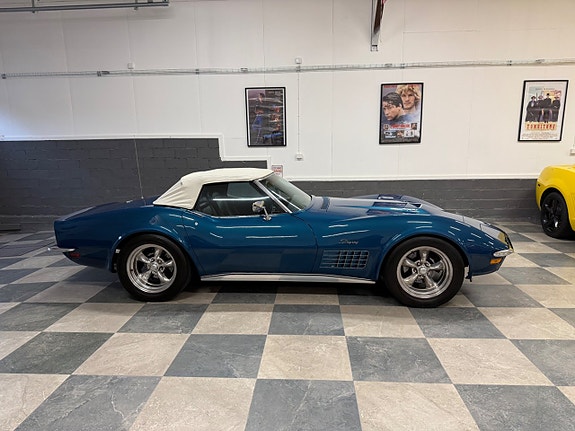 Chevrolet Corvette 9 of 30