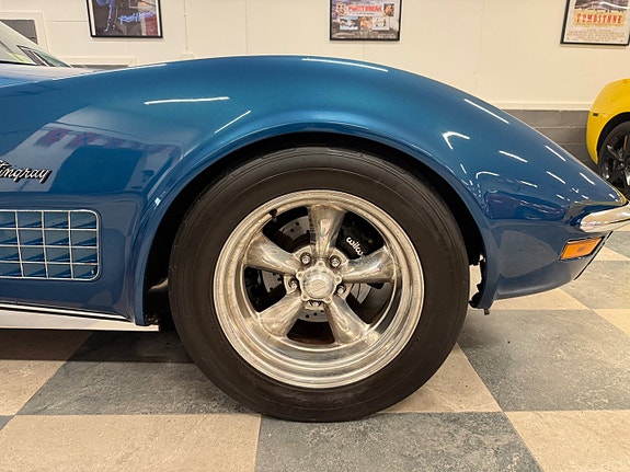 Chevrolet Corvette 16 of 30