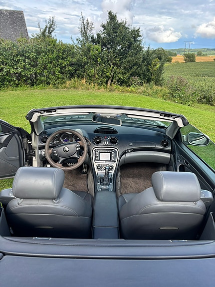 Mercedes-Benz SL500 6 of 7