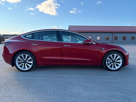 Tesla Model 3 4 of 18