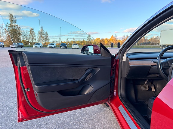 Tesla Model 3 10 of 18