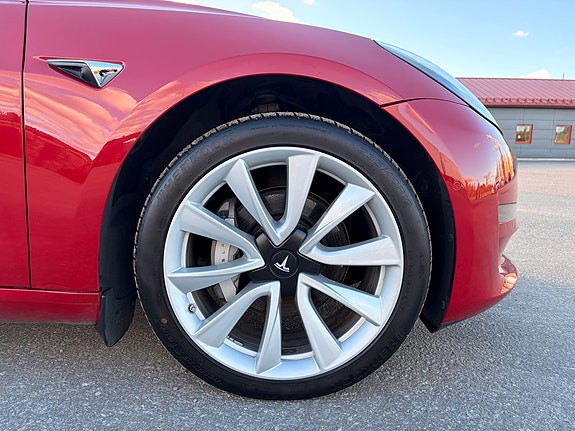 Tesla Model 3 13 of 18