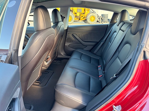 Tesla Model 3 8 of 18