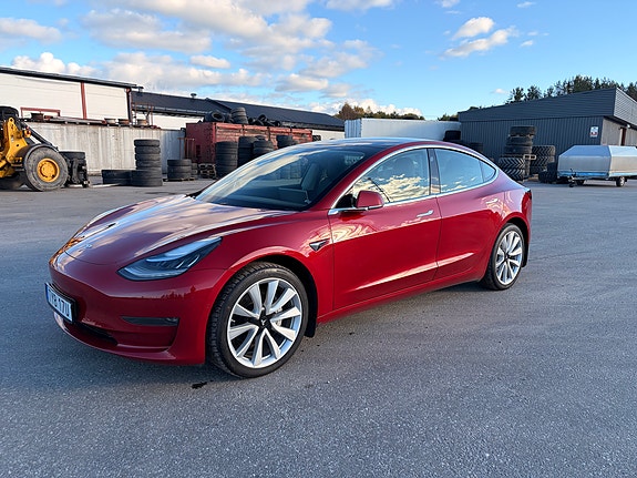 Tesla Model 3 2 of 18