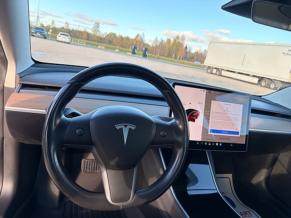 Tesla Model 3 15 of 18