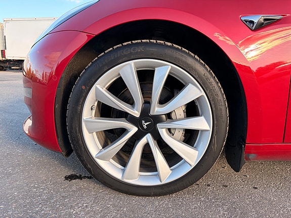 Tesla Model 3 12 of 18