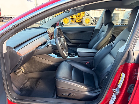 Tesla Model 3 7 of 18