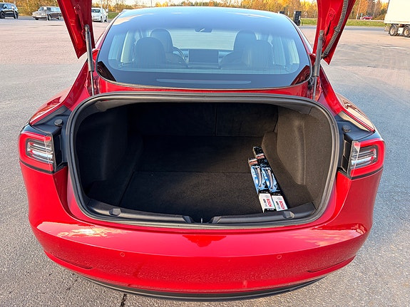 Tesla Model 3 16 of 18