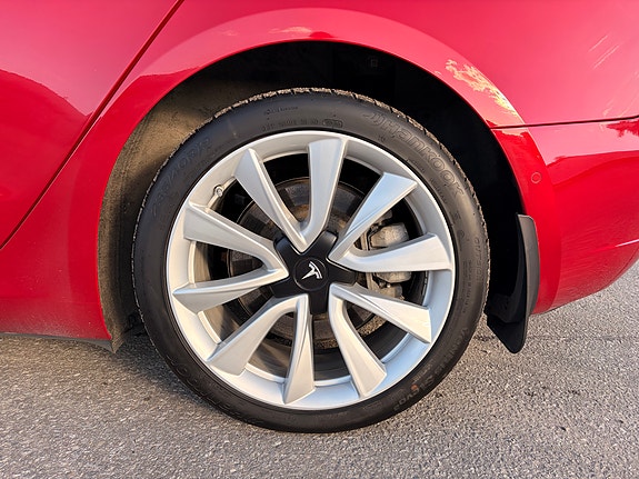 Tesla Model 3 11 of 18