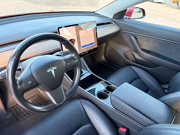 Tesla Model 3 9 of 18