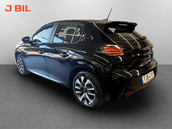 Peugeot 208 18 of 19