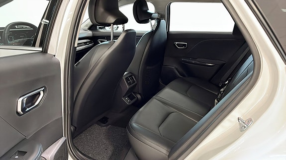 Kia K4 13 of 14