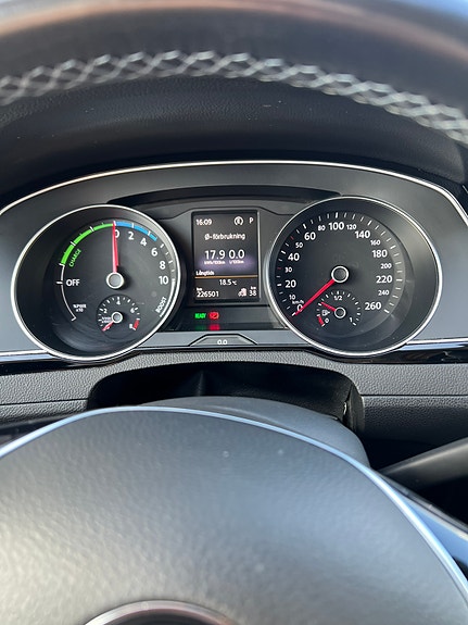 Volkswagen Passat 5 of 9