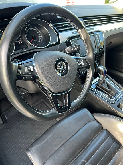 Volkswagen Passat 7 of 9