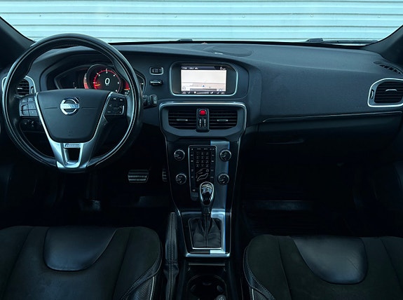 Volvo V40 8 of 15