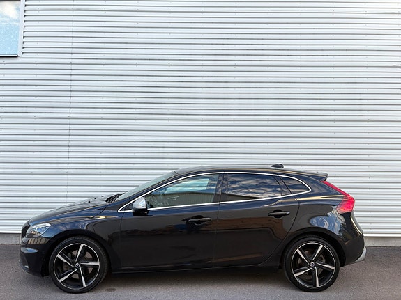 Volvo V40 2 of 15