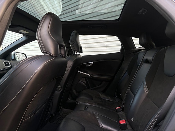 Volvo V40 12 of 15