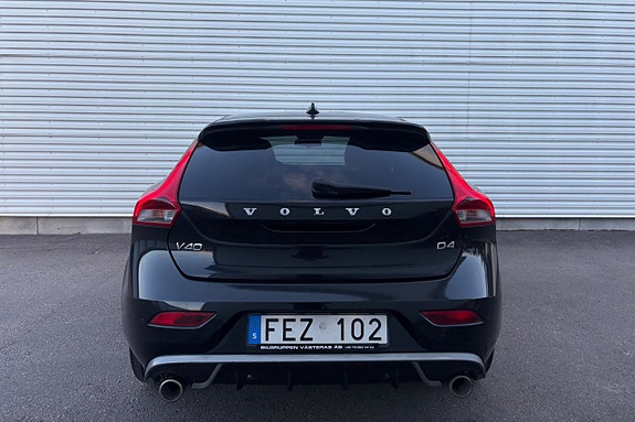 Volvo V40 3 of 15