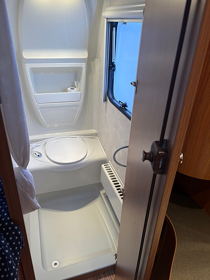 Adria ADIVA 553 PH 8 of 10