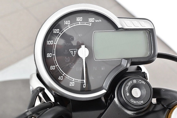 Triumph Speed 400 ABS Nyservad 7 of 18