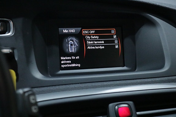 Volvo V40 11 of 15