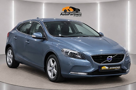 Volvo V40 2 of 15