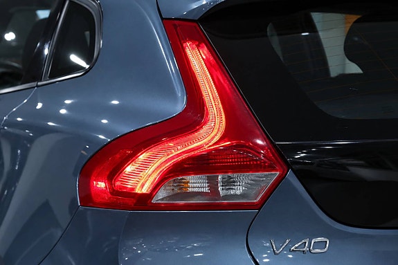 Volvo V40 13 of 15