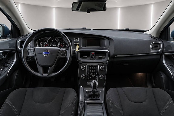 Volvo V40 8 of 15