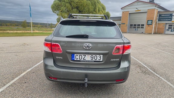 Toyota Avensis 4 of 8