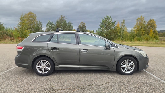Toyota Avensis 6 of 8