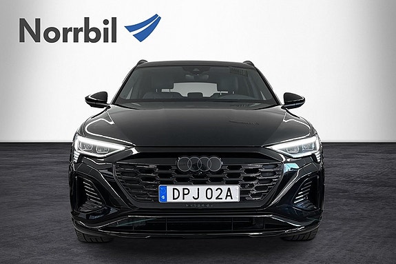 Audi Q8 2 of 19