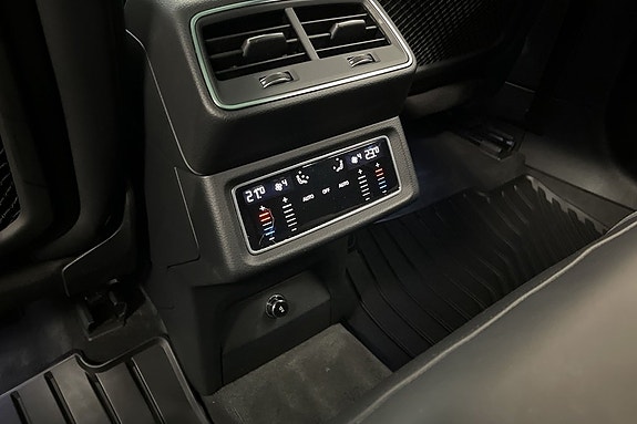 Audi Q8 17 of 19