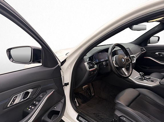 BMW 330e 10 of 30